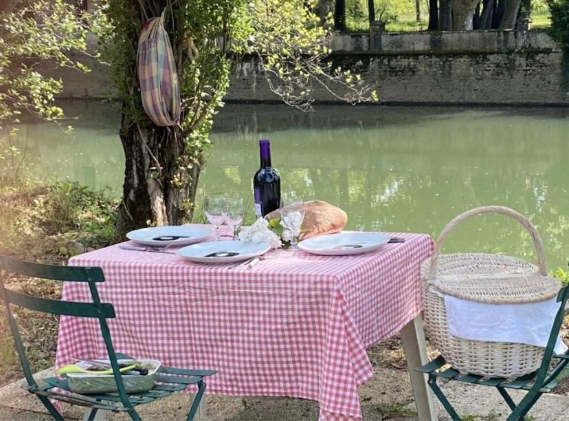 Gite Chez Madeleine Apartment ลูอองส์ ภายนอก รูปภาพ