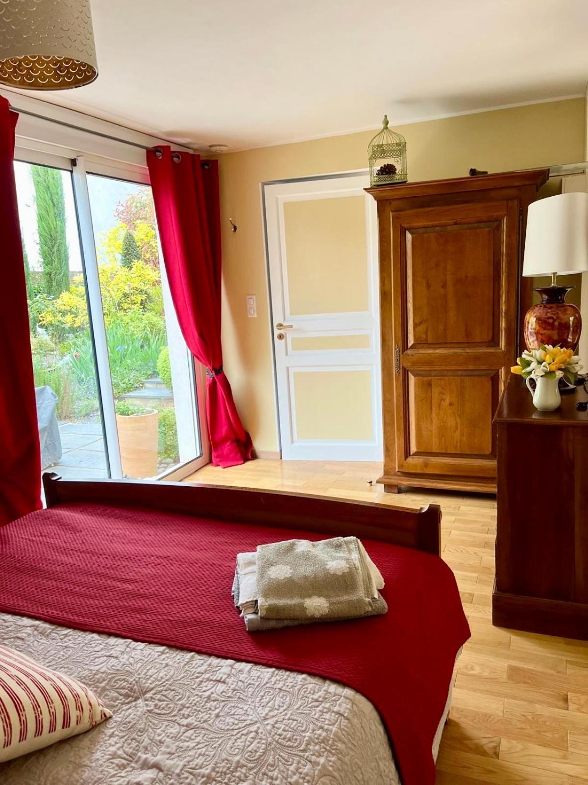 Gite Chez Madeleine Apartment ลูอองส์ ภายนอก รูปภาพ